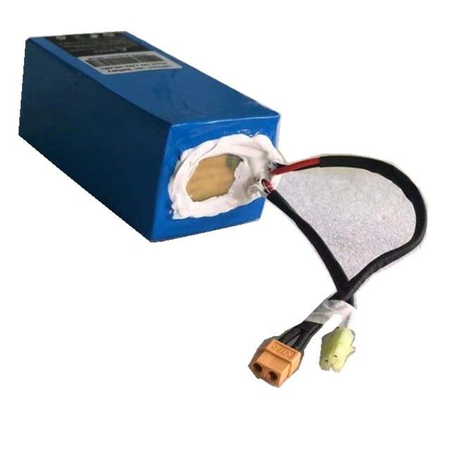 Kundenspezifisches wiederaufladbares 18650-Akku-Paket 7s3p 10s2p 24v 36v 18650-Lithium-Akku-Paket für E-Scooter mit Stecker XT60
