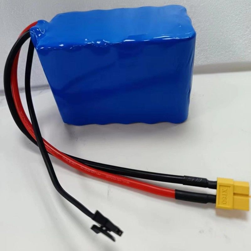 3S5P 18650 Batterie 11,1V 16Ah mit Ladeanschluss