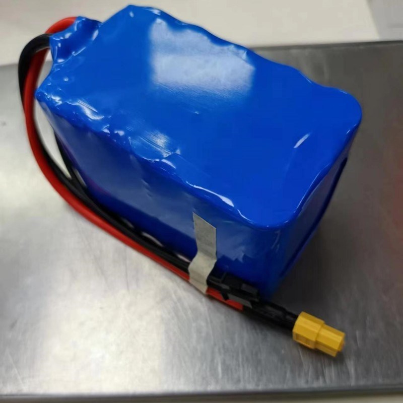 Benutzerdefiniertes Batteriepaket 18,5V 7500mAh 5S3P 18650 Li-Ionen-Batterie mit BMS XT60-Anschluss