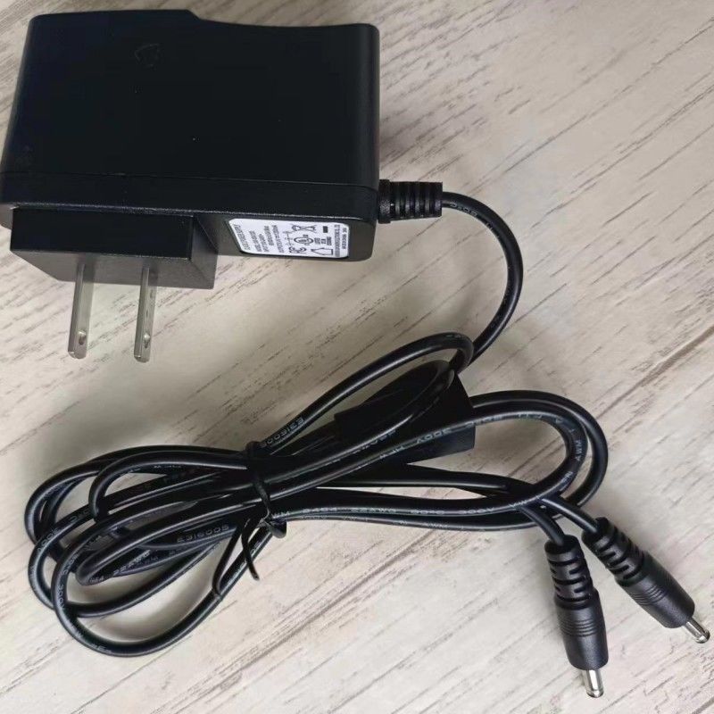 US-Standard-Ladegerät 8,4 V 1,2 A mit zwei Gleichstromköpfen für die Batterie mit beheiztem Handschuh