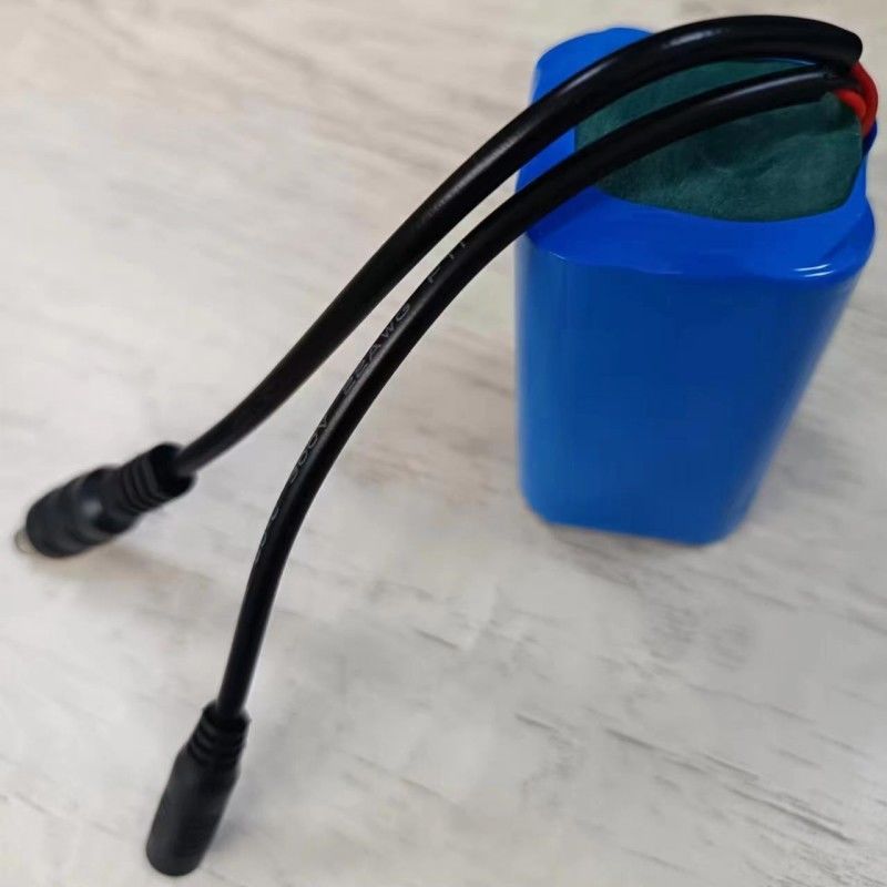 LED-Streifenlicht Batterie 7,4 V Max-Kapazität für 4 Zellen 18650 Batterie mit Gleichstromstecker